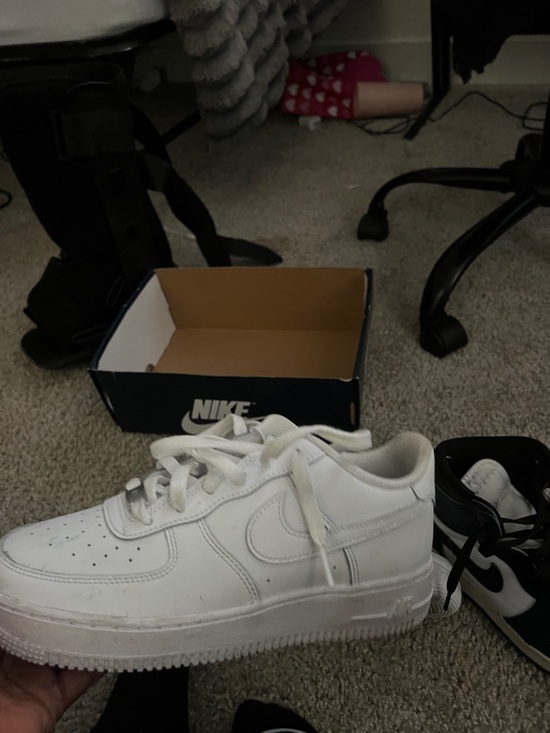 Nike Kids White Low-Top Sneakers - Picture 4 of 6
